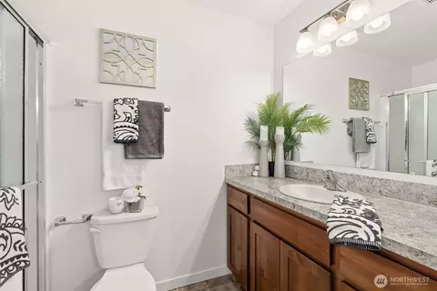 Bath - 405 Cardinal Ave, Winlock, WA 98596 photo 2 of 5
