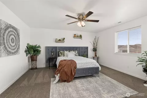 Bedroom - 405 Cardinal Ave, Winlock, WA 98596 photo 1 of 7