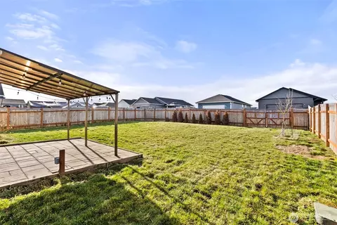 Exterior - 405 Cardinal Ave, Winlock, WA 98596 photo 5 of 8