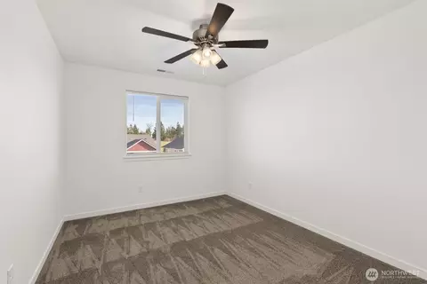 Bedroom - 405 Cardinal Ave, Winlock, WA 98596 photo 7 of 7
