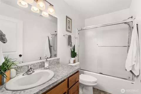 Bath - 405 Cardinal Ave, Winlock, WA 98596 photo 5 of 5