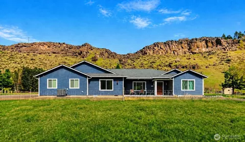 6422 Cowiche Canyon Ln, Yakima, WA 98908