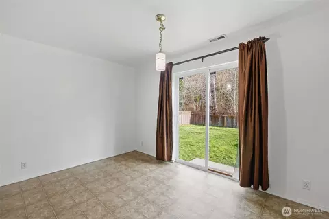 Dining - 1116 Daffodil Ave NE, Orting, WA 98360 photo 2 of 2