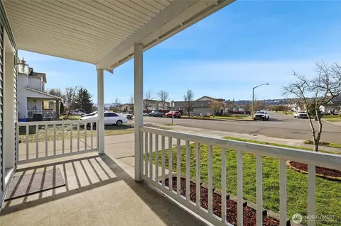 Exterior - 1116 Daffodil Ave NE, Orting, WA 98360 photo 2 of 7