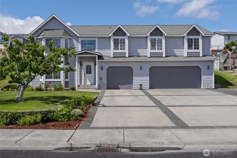 1032 Edgewater Ln, Moses Lake, WA 98837