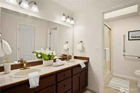 Bath - 13631 55th Dr SE, Everett, WA 98208 photo 1 of 2