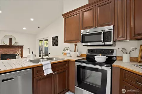 Kitchen - 13631 55th Dr SE, Everett, WA 98208 photo 4 of 4
