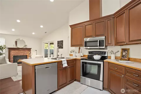 Kitchen - 13631 55th Dr SE, Everett, WA 98208 photo 1 of 4
