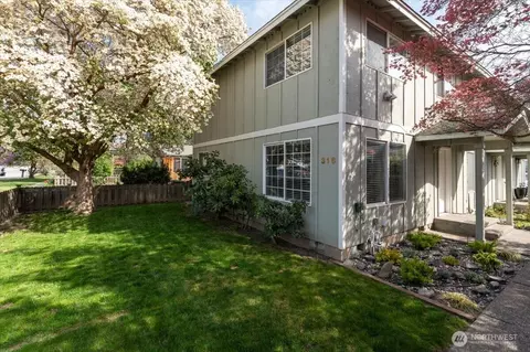 316 E Wapato Ave #1, Chelan, WA 98816