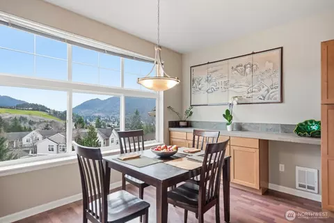 23420 SE Black Nugget Rd #F302, Issaquah, WA 98029