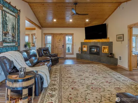 Living - 161 Sims Ln, Sequim, WA 98382 photo 2 of 4