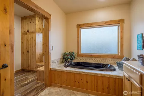 Bath - 161 Sims Ln, Sequim, WA 98382 photo 4 of 5