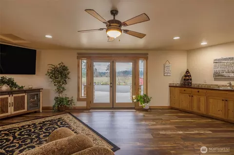 Living - 161 Sims Ln, Sequim, WA 98382 photo 4 of 4