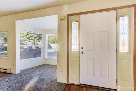Entry Way - 1926 Monroe Ave, Everett, WA 98203 photo 1 of 2