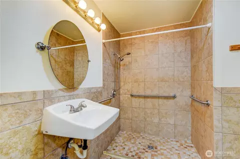 Bath - 1926 Monroe Ave, Everett, WA 98203 photo 1 of 3