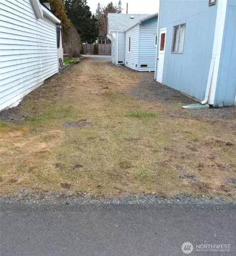 Exterior - 1926 Monroe Ave, Everett, WA 98203 photo 5 of 8