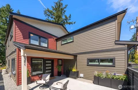 13211 1st Ave NW #2, Seattle, WA 98177