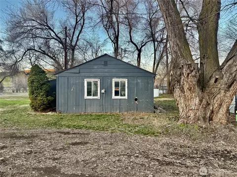315 Preston Ave, Waitsburg, WA 99361