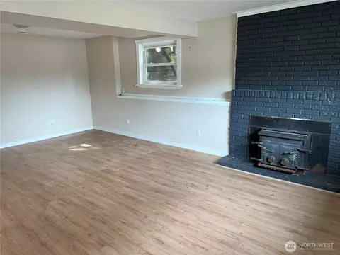 Living - 511 190th St E, Spanaway, WA 98387 photo 2 of 4