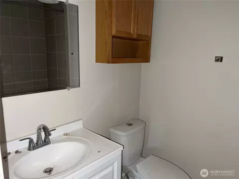 Bath - 511 190th St E, Spanaway, WA 98387 photo 3 of 4