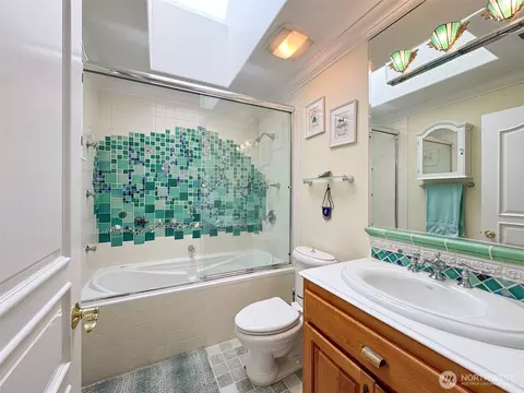 Bath - 103 E Seashore Ln, Sequim, WA 98382 photo 4 of 5