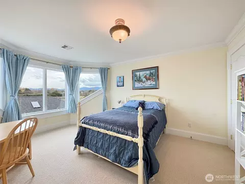 Bedroom - 103 E Seashore Ln, Sequim, WA 98382 photo 4 of 6