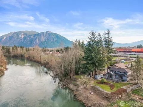 39170 SE Park St, Snoqualmie, WA 98065