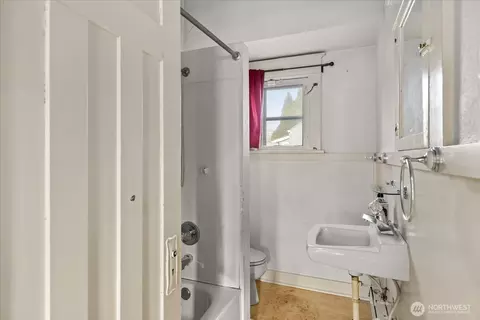 Bath - 2432 Pine St #A, Everett, WA 98201 photo 1 of 1