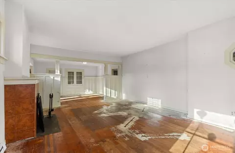Living - 2432 Pine St #A, Everett, WA 98201 photo 3 of 9