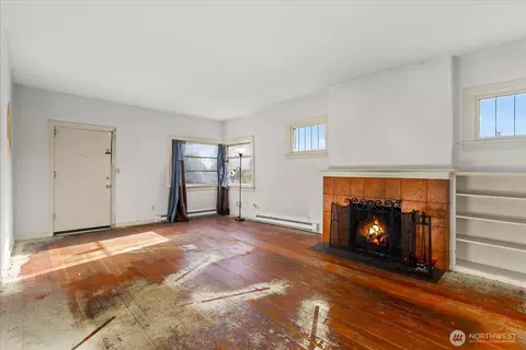 Living - 2432 Pine St #A, Everett, WA 98201 photo 4 of 9