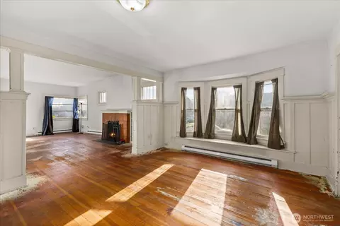 Living - 2432 Pine St #A, Everett, WA 98201 photo 9 of 9