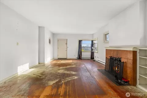 Living - 2432 Pine St #A, Everett, WA 98201 photo 5 of 9