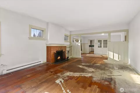 Living - 2432 Pine St #A, Everett, WA 98201 photo 2 of 9