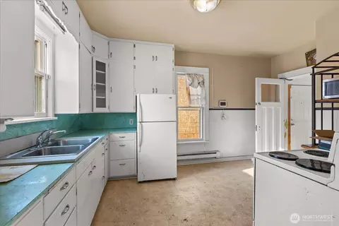 Kitchen - 2432 Pine St #A, Everett, WA 98201 photo 2 of 2