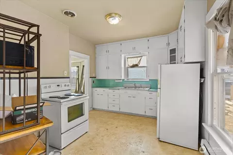 Kitchen - 2432 Pine St #A, Everett, WA 98201 photo 1 of 2