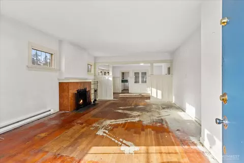 Living - 2432 Pine St #A, Everett, WA 98201 photo 1 of 9