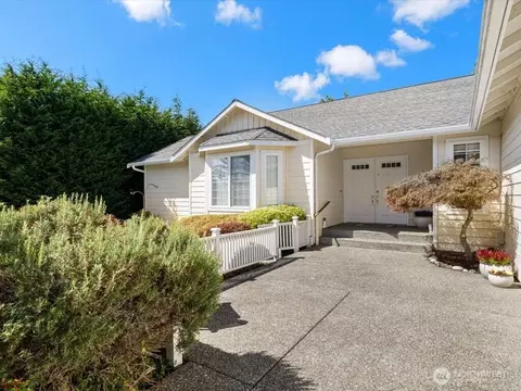 1265 Long Dr, Freeland, WA 98249