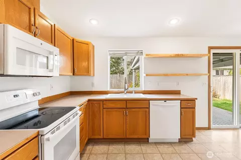 Kitchen - 1105 Kessler Dr, Sultan, WA 98294 photo 3 of 4