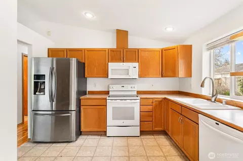 Kitchen - 1105 Kessler Dr, Sultan, WA 98294 photo 2 of 4