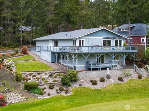 121 E Fir Tree Ln, Union, WA 98592