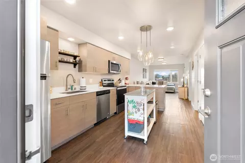 1882 Front St #302, Lynden, WA 98264