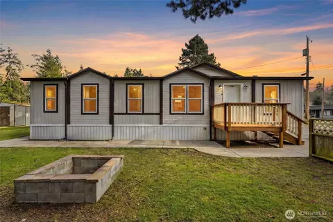 570 Ocean View Dr, Oak Harbor, WA 98277