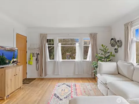 Living - 1301 Oakes Ave, Everett, WA 98201 photo 4 of 4