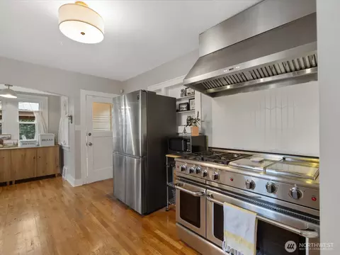 Kitchen - 1301 Oakes Ave, Everett, WA 98201 photo 6 of 7