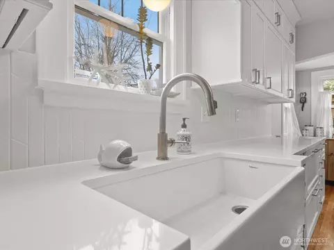 Kitchen - 1301 Oakes Ave, Everett, WA 98201 photo 4 of 7
