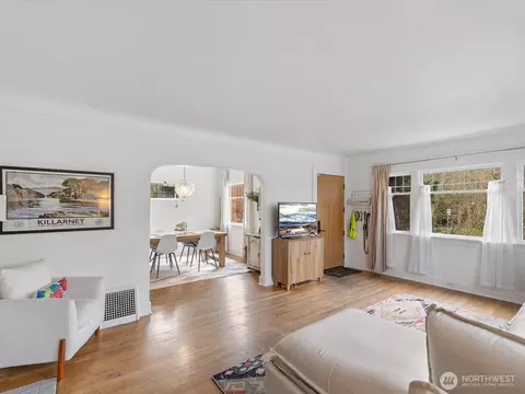 Living - 1301 Oakes Ave, Everett, WA 98201 photo 3 of 4