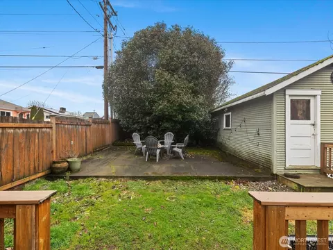 Exterior - 1301 Oakes Ave, Everett, WA 98201 photo 5 of 9
