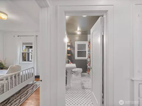 Entry Way - 1301 Oakes Ave, Everett, WA 98201 photo 2 of 3