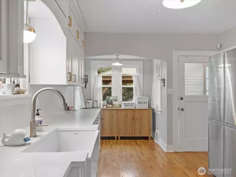 Kitchen - 1301 Oakes Ave, Everett, WA 98201 photo 3 of 7