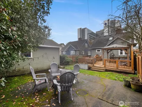 Exterior - 1301 Oakes Ave, Everett, WA 98201 photo 7 of 9